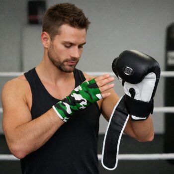 GRATIS ab einen Einkaufswert von 15 Euro - Innenhandschuhe Boxbandagen Camouflage grün Universalgröße Senior